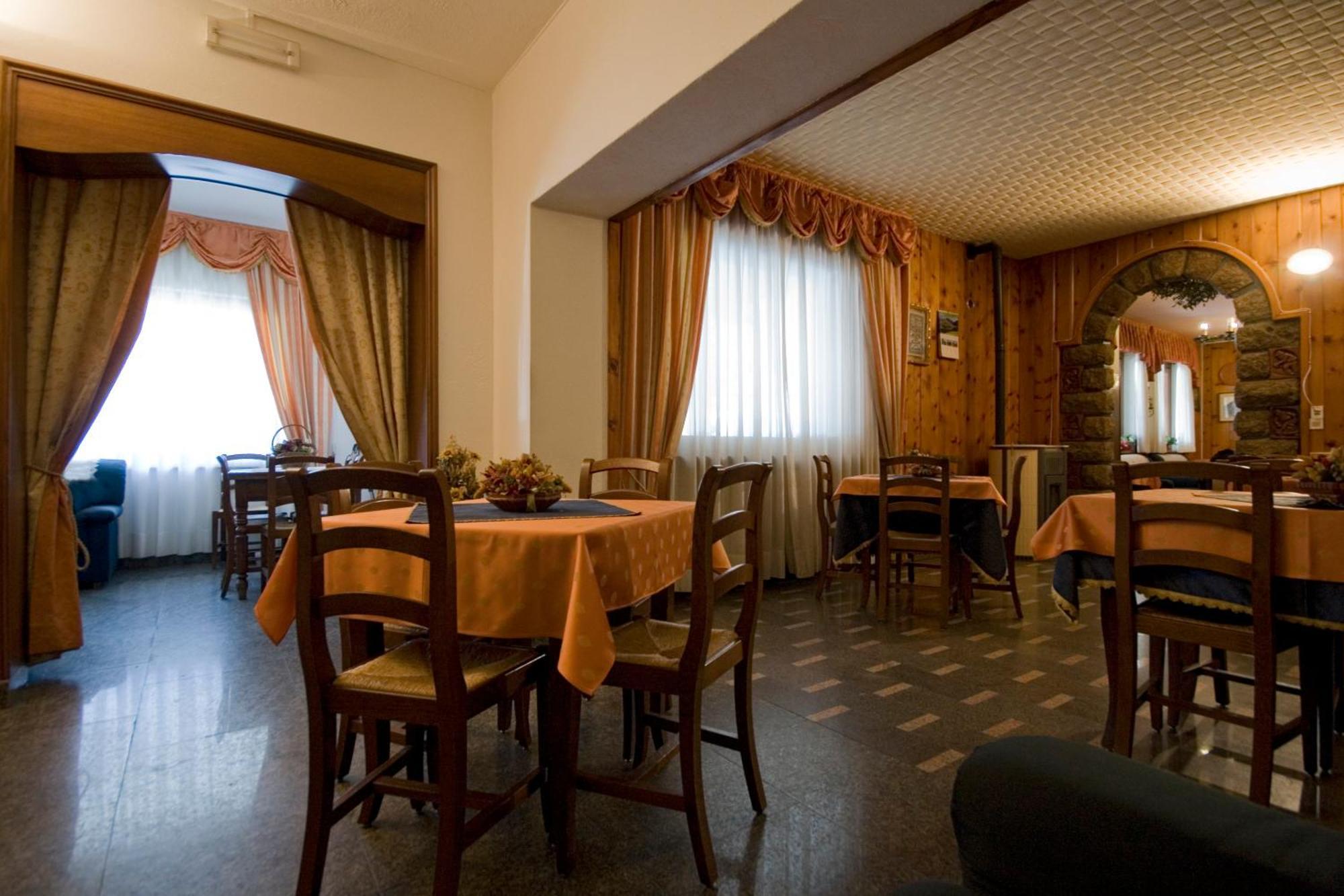 Hotel Napoleon Montjovet Eksteriør bilde